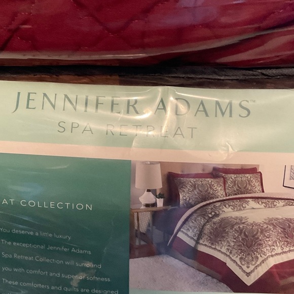 Stacy Adams Burgundy and White Comforter Set - Picture 2 of 5